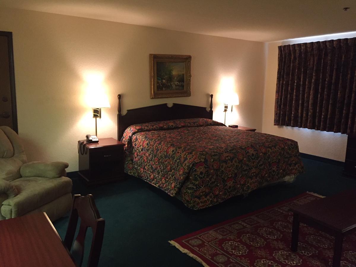 Haven Inn & Suites Монро Екстериор снимка